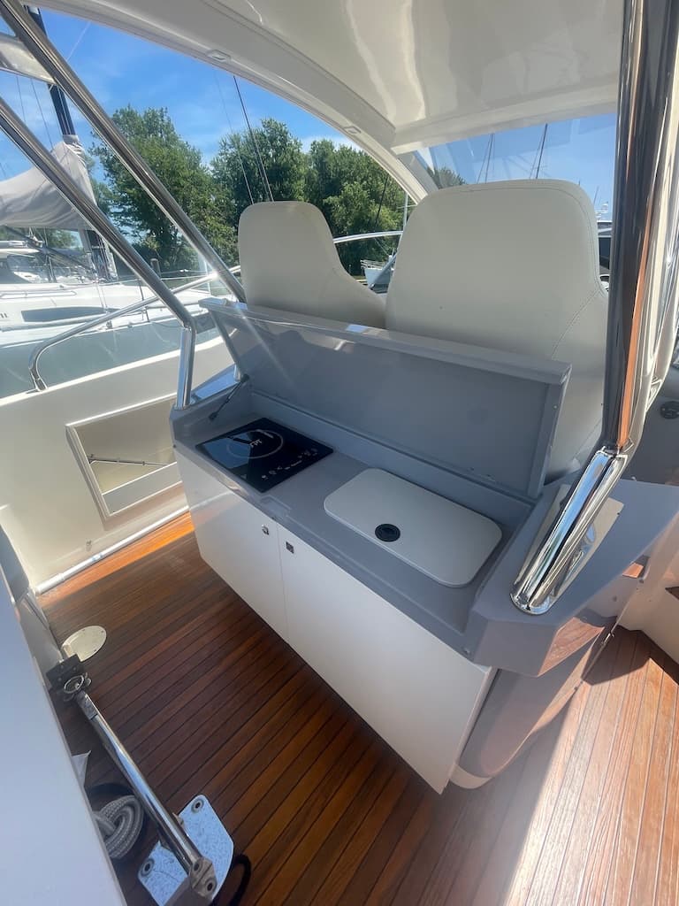 2015 Faeton 36 Formentera engine compartment access