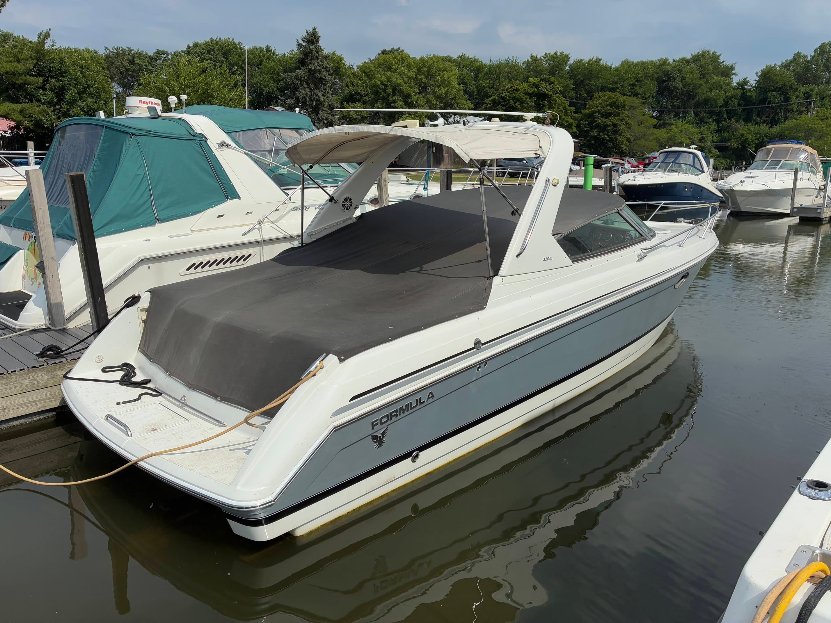 2004 Formula 330 SS profile view with radar arch for sale in Cleveland on Lake Erie