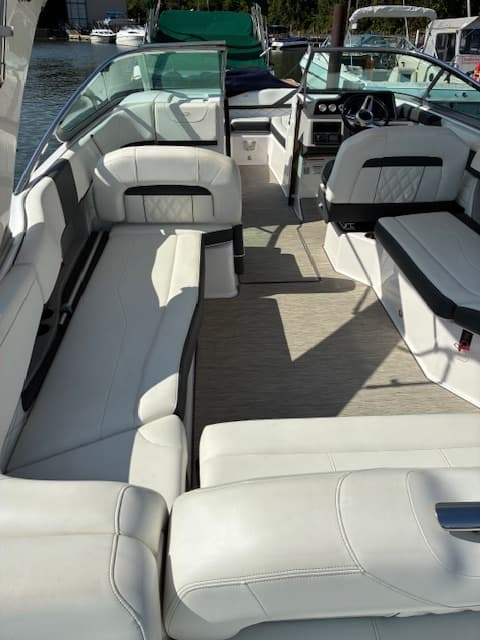 2019 Regal 260 FasDeck starboard profile freshwater Lake Erie boat