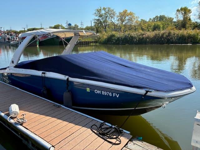 2019 Regal 260 FasDeck electric retractable arch with Bimini top