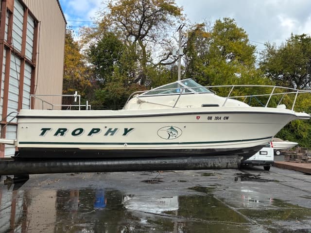 2001 Trophy 2052 Walkaround fishing boat profile view for sale in Cleveland on Lake Erie