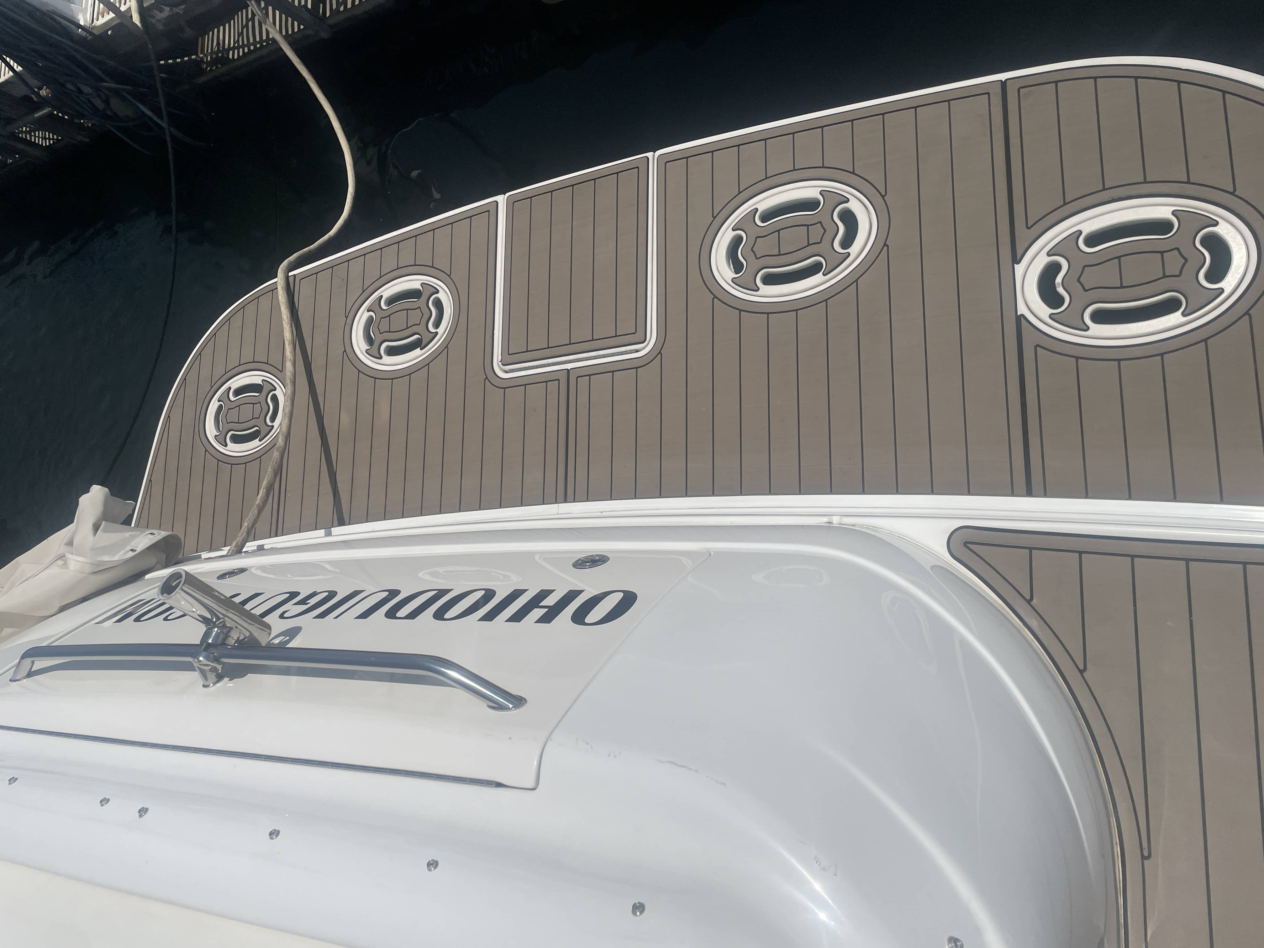 2001 Sea Ray Sundancer 460 cabin entertainment system