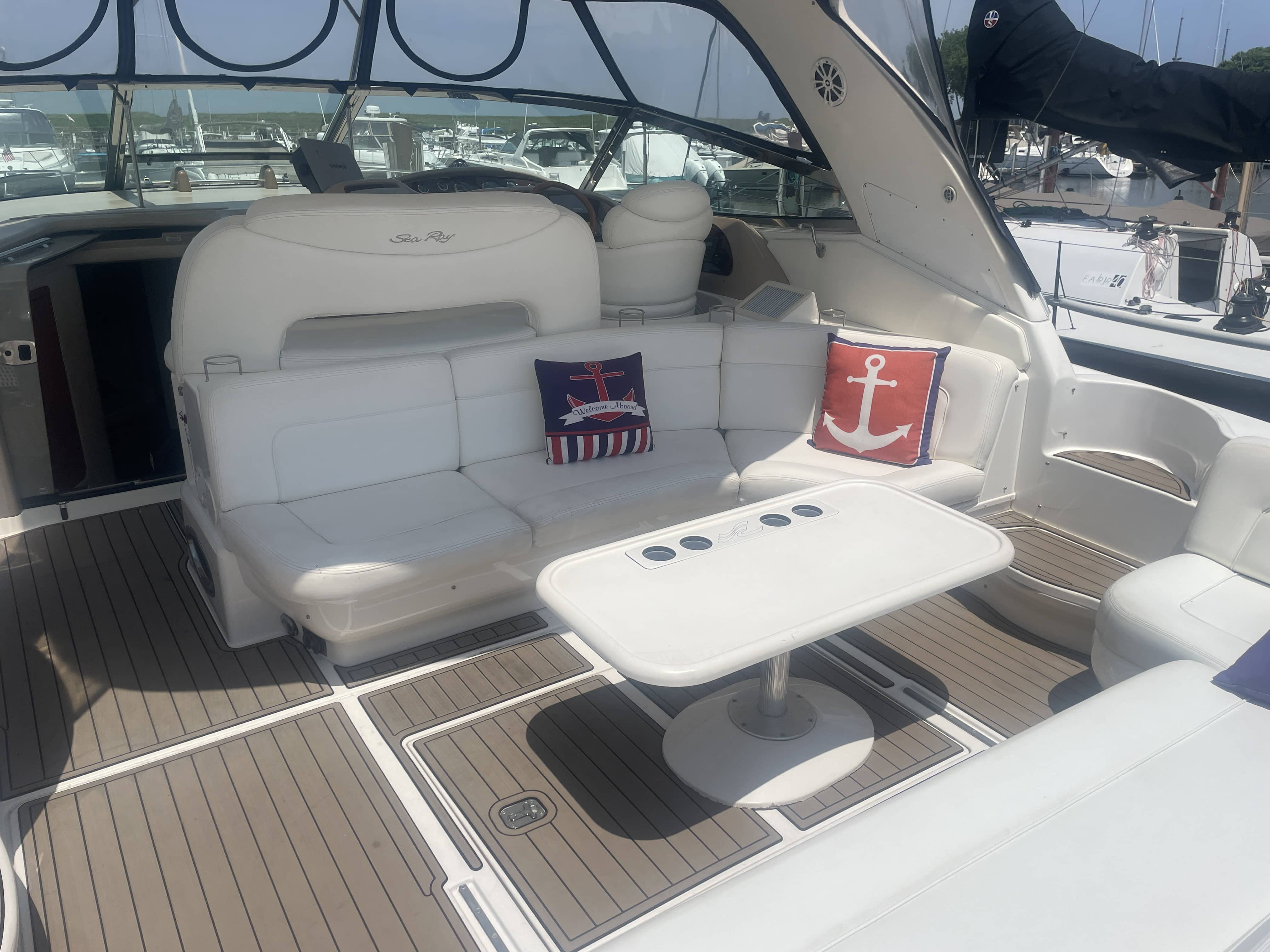 2001 Sea Ray Sundancer 460 forward cabin with private head