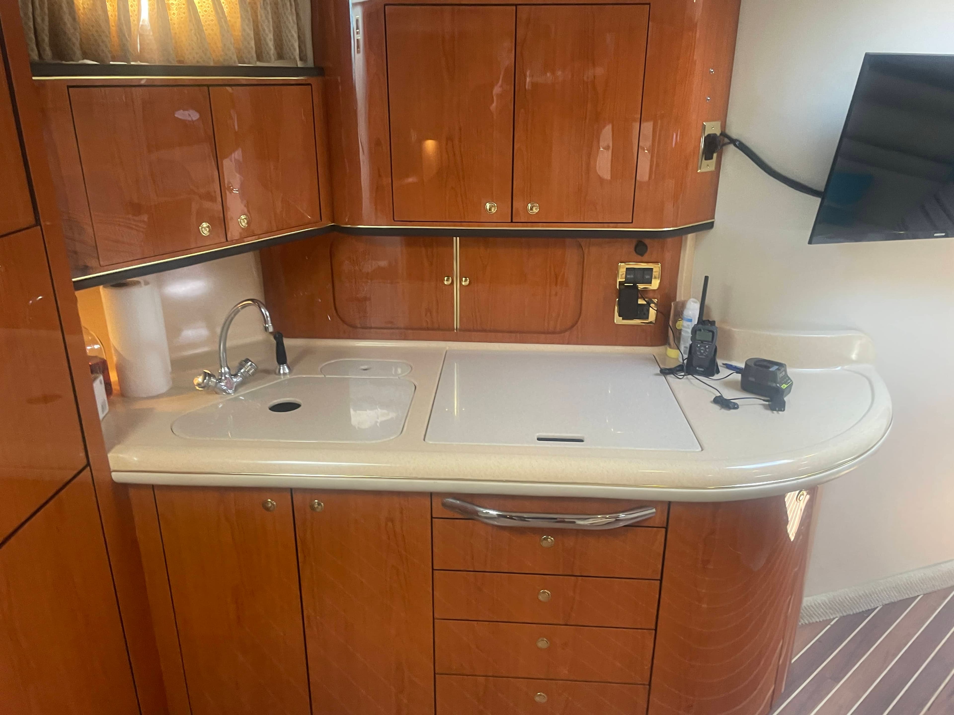 2001 Sea Ray Sundancer 460 aft cabin berth