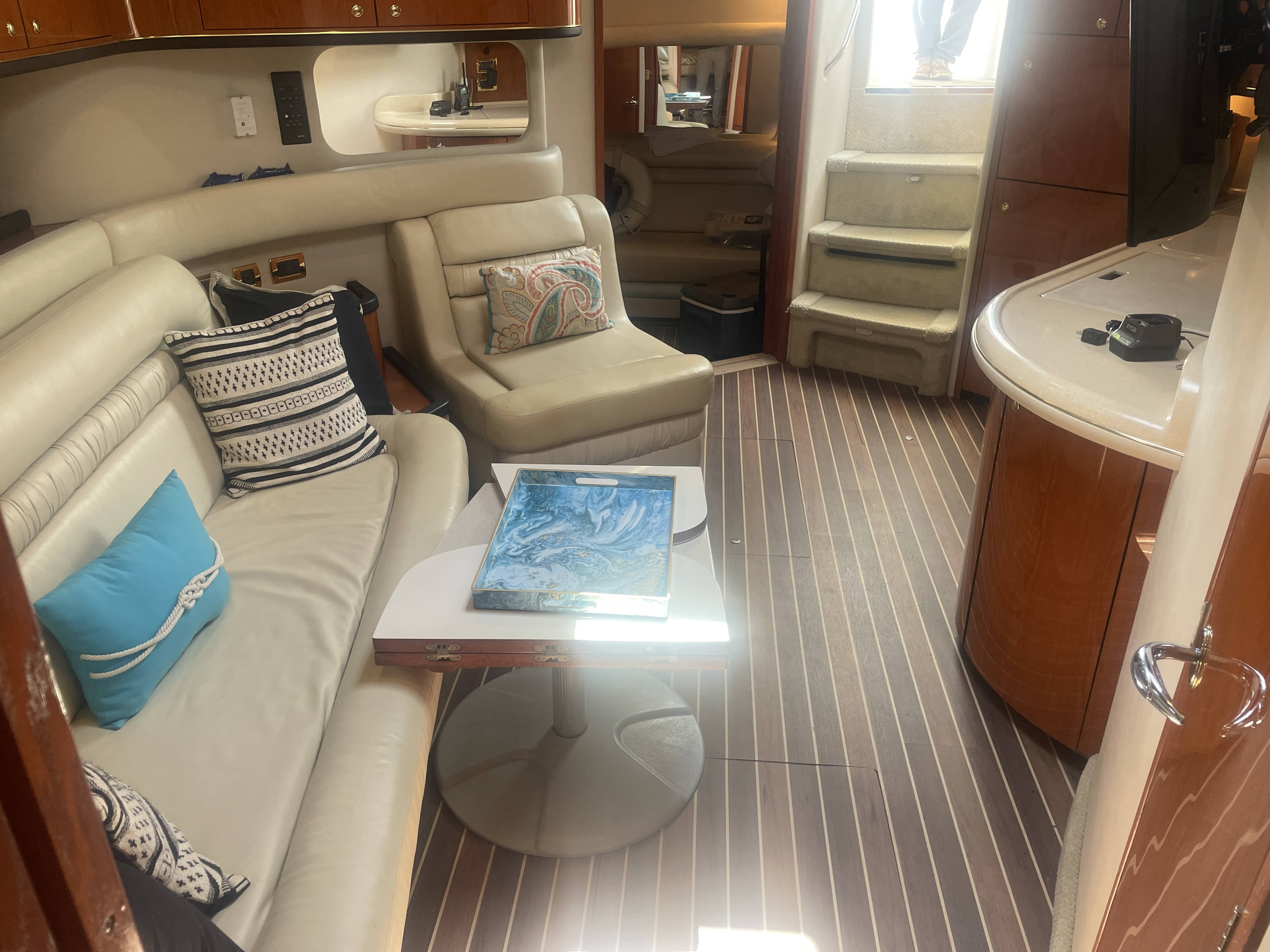 2001 Sea Ray Sundancer 460 cockpit seating and table
