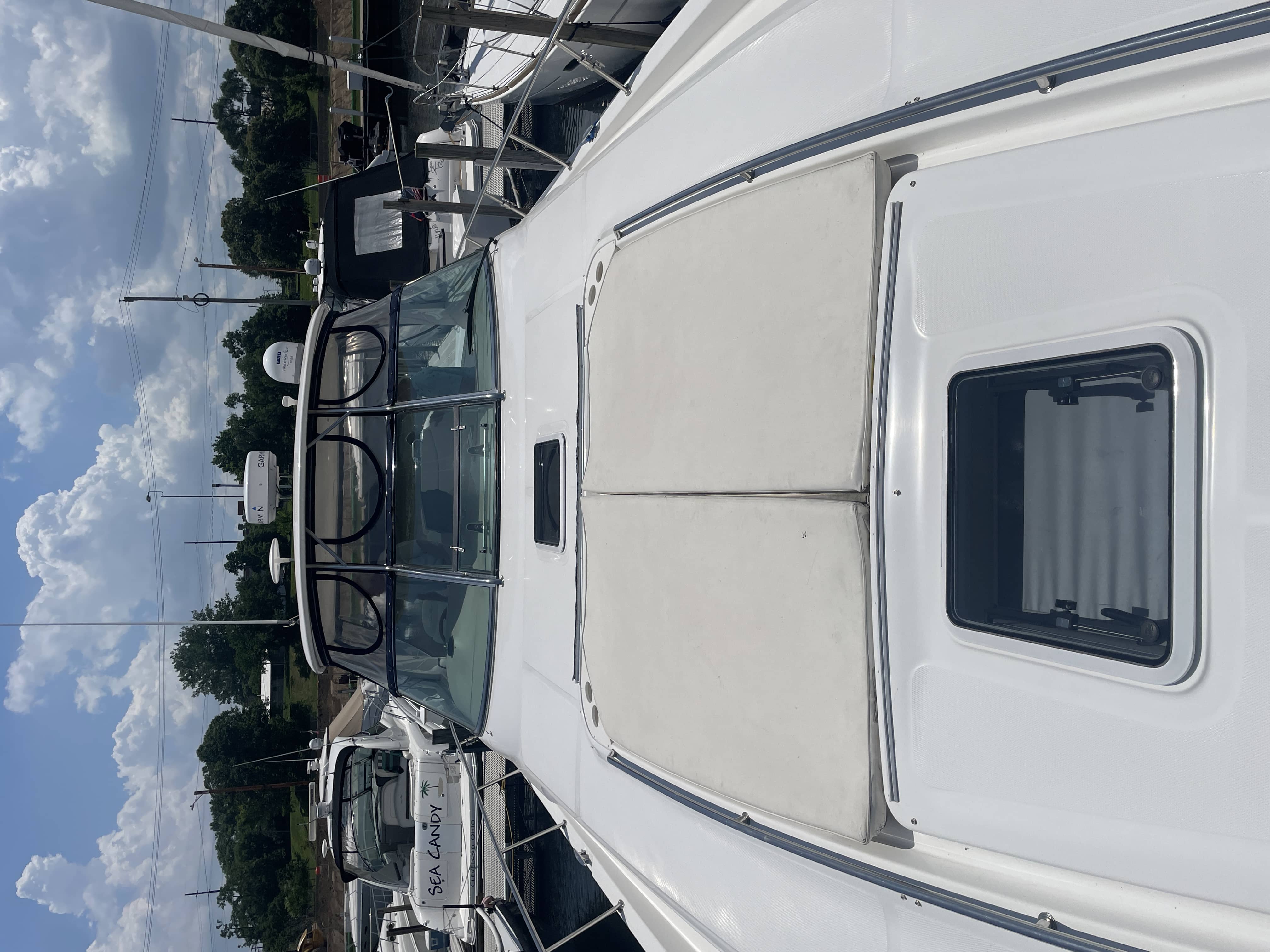 2001 Sea Ray Sundancer 460 port side profile on Lake Erie