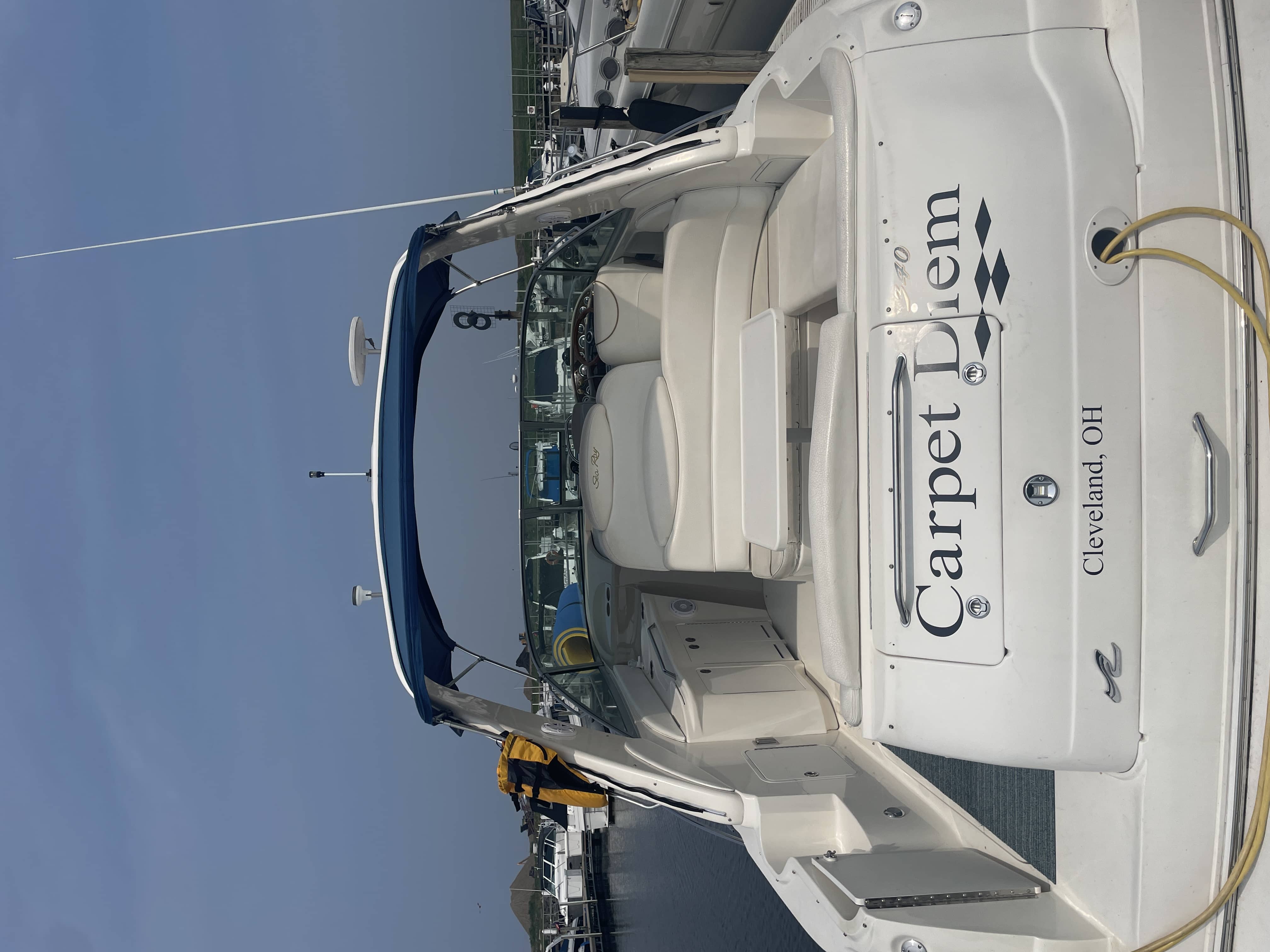 1999 Sea Ray Sundancer 340 cockpit with wet bar and removable table