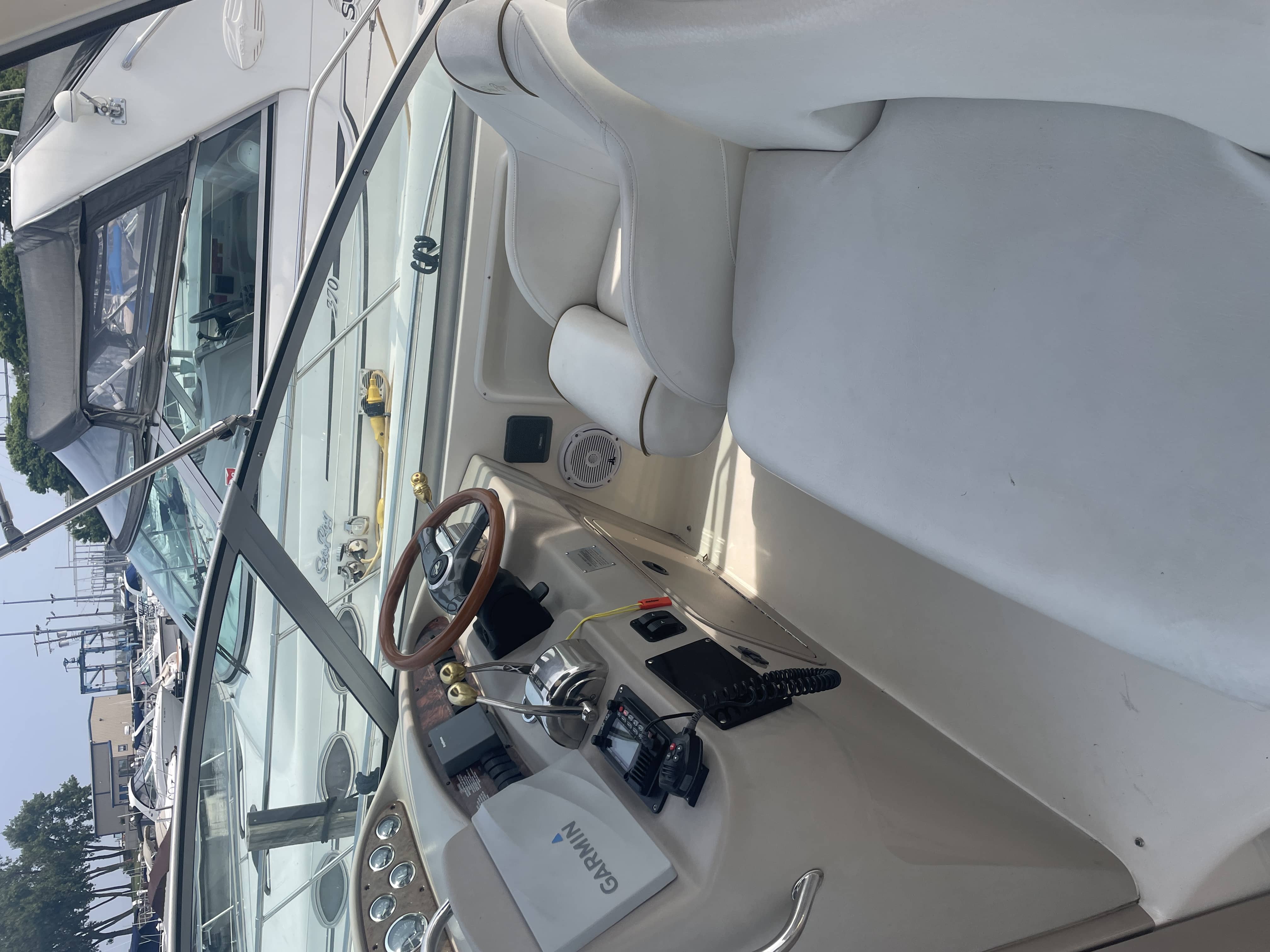 1999 Sea Ray Sundancer 340 cabin interior with marine A/C
