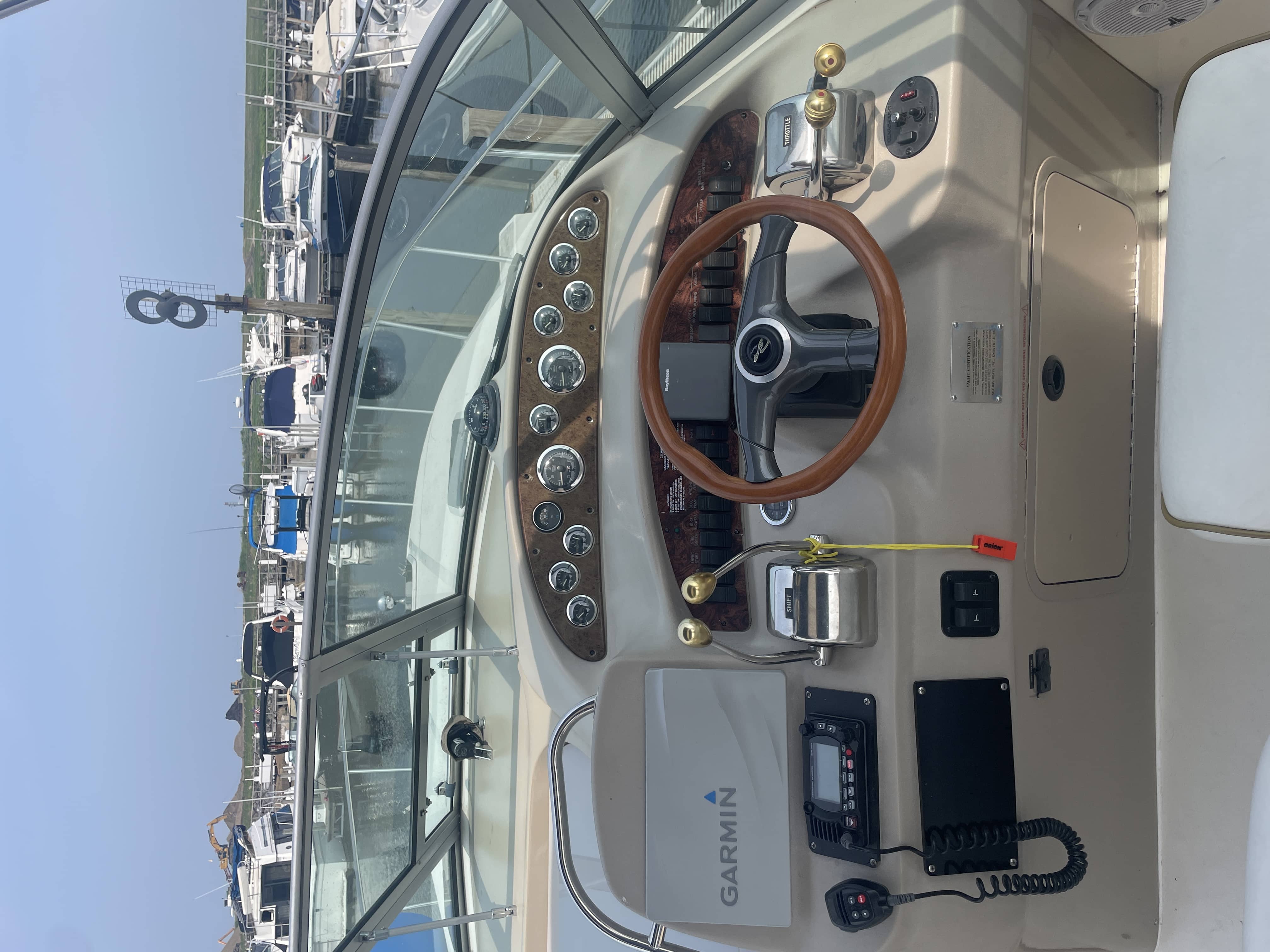 1999 Sea Ray Sundancer 340 forward berth