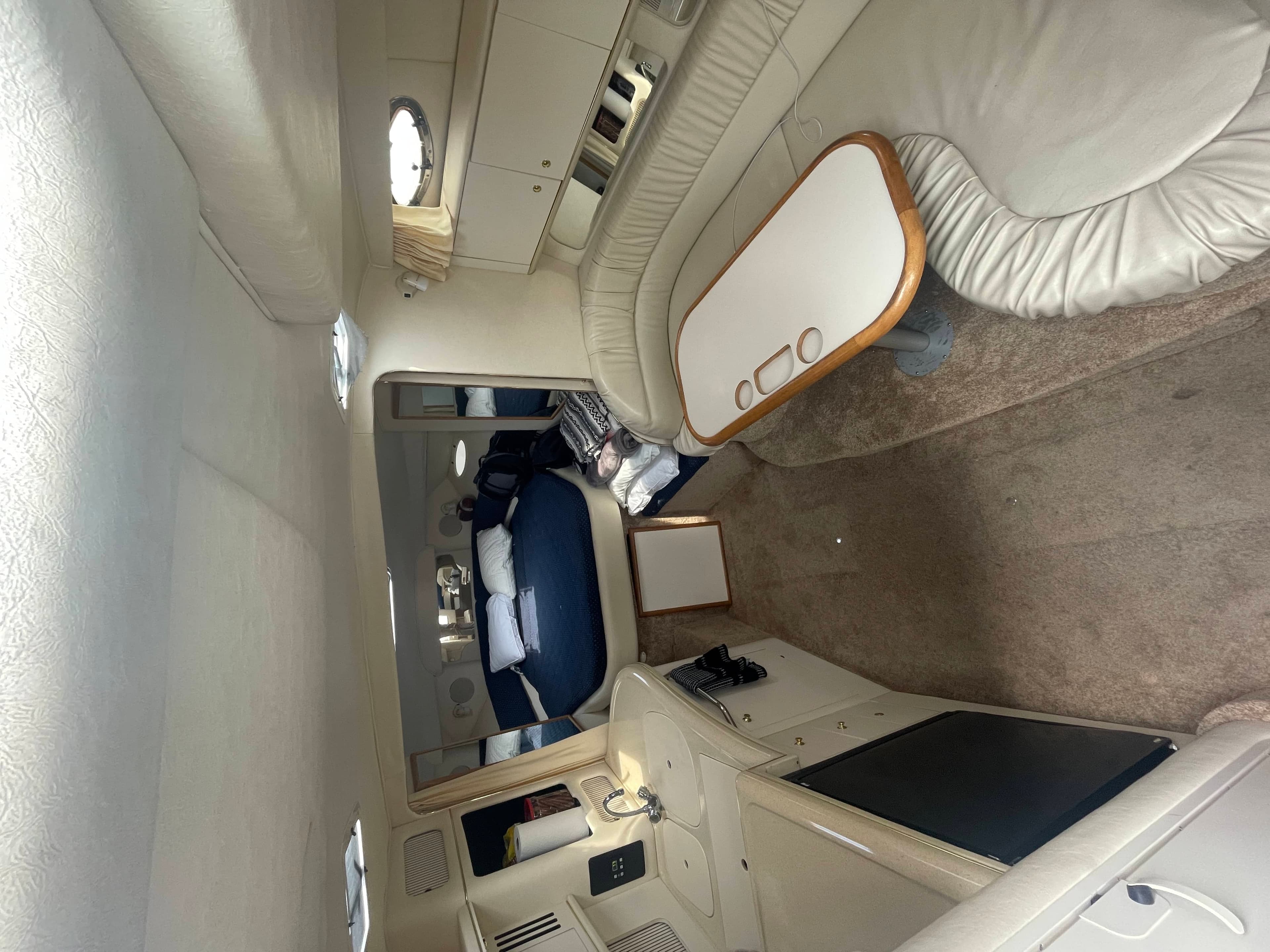 1999 Sea Ray Sundancer 340 bow with remote spotlight and power windlass