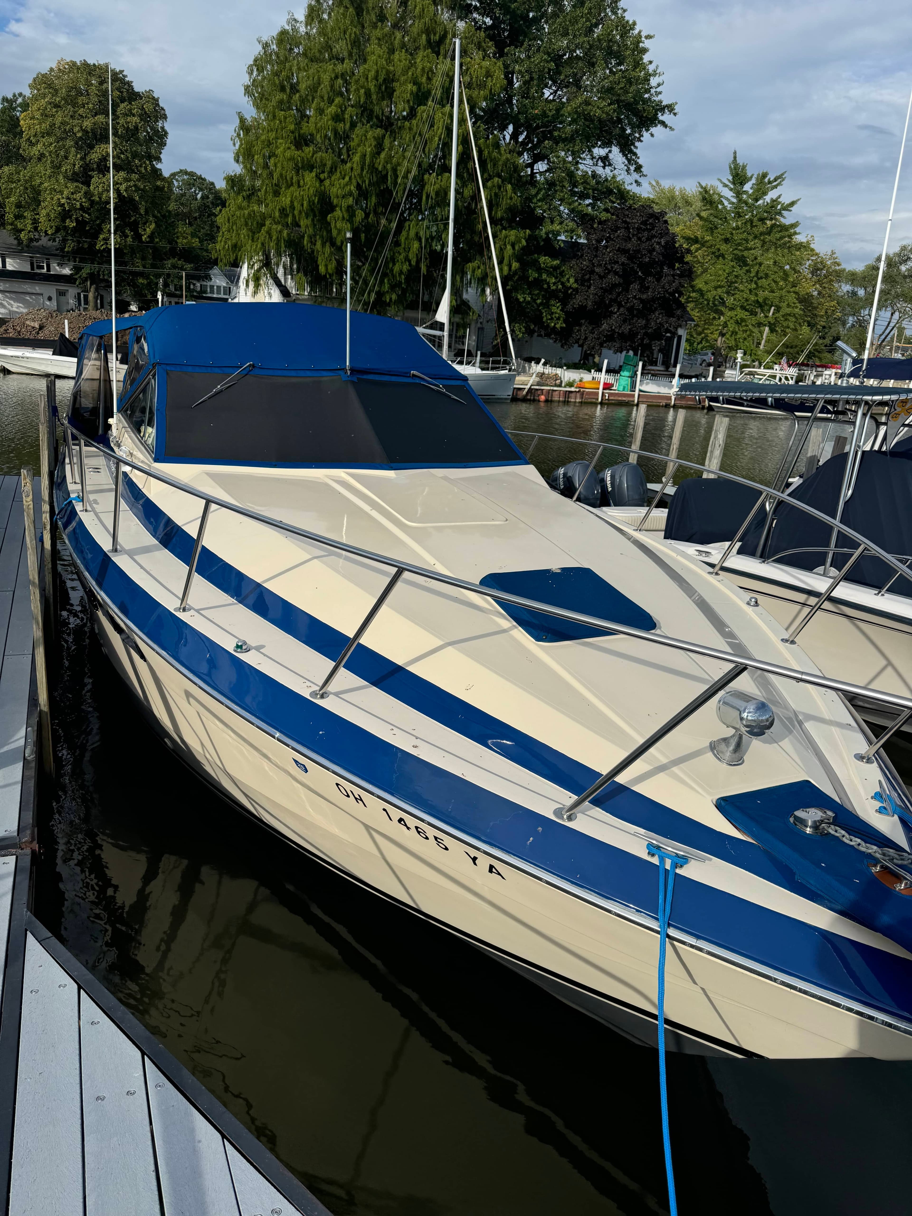 1983 Chris Craft Commander 332 exterior profile for sale in Cleveland, Ohio