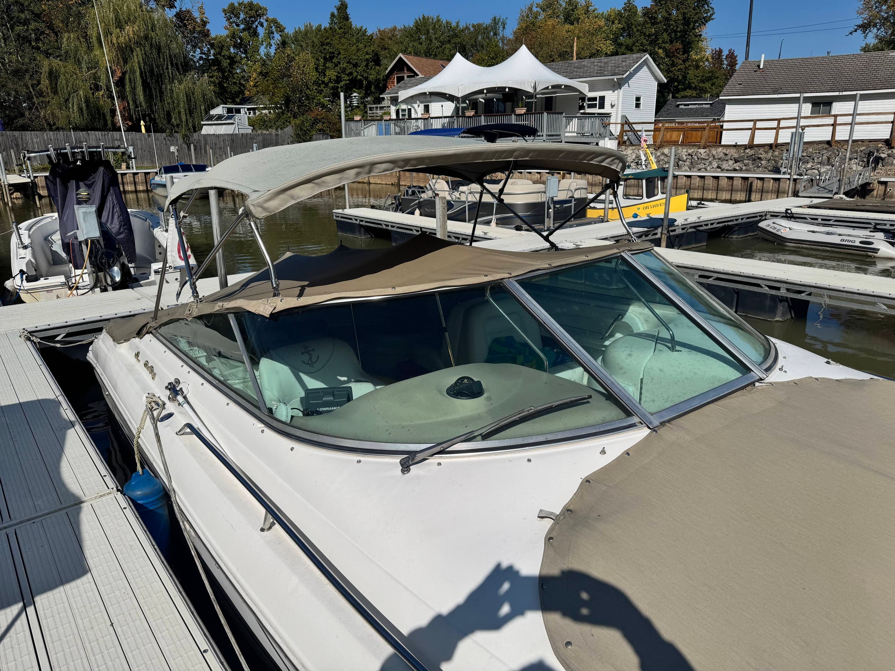 2000 Sea Ray 280 Bow Rider swim platform with boarding ladder and transom shower