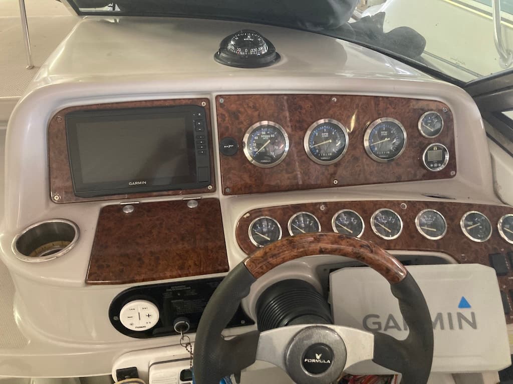 2004 Formula 330 SS cockpit with wet bar, table, and speakers