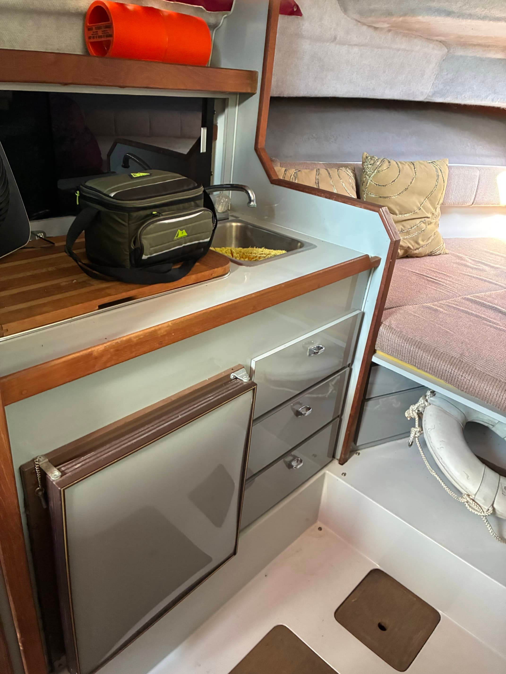 1986 Wellcraft Coastal 2600 stern view with twin inboard Mercruiser V-8 engines
