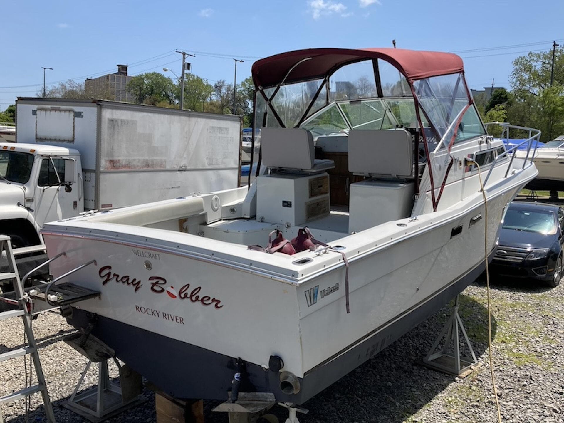 1986 Wellcraft Coastal 2600 helm station and instrumentation