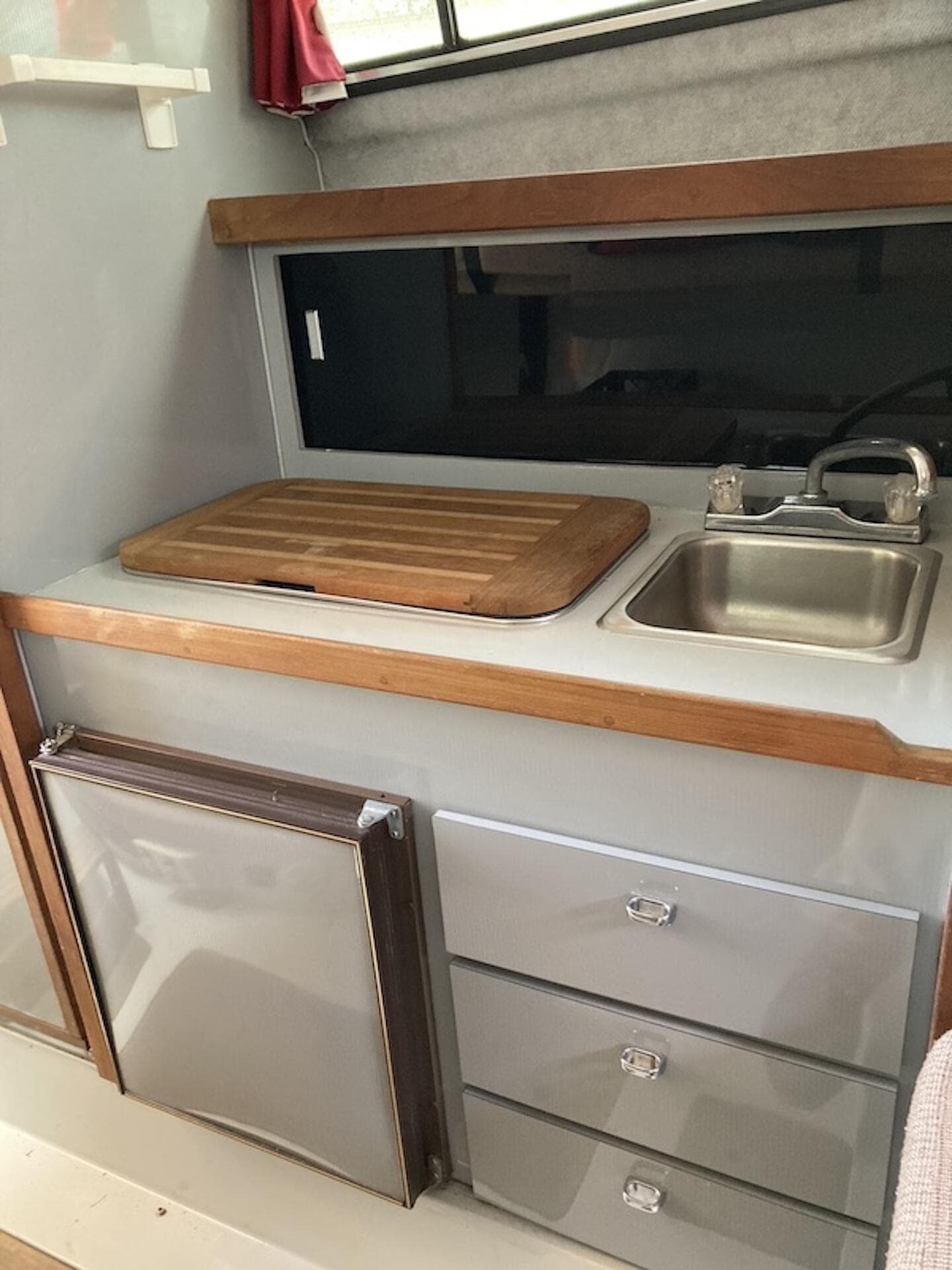 1986 Wellcraft Coastal 2600 bimini top with full canvas enclosure
