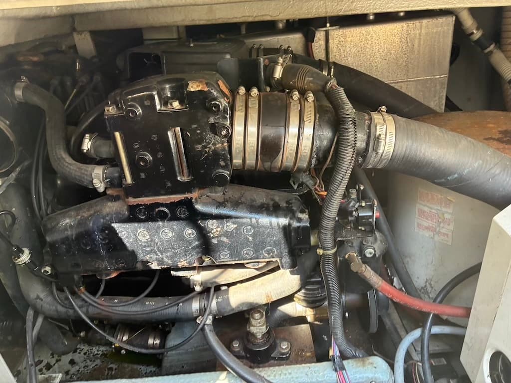 1987 Carver 32 Mariner enclosed head with flush toilet