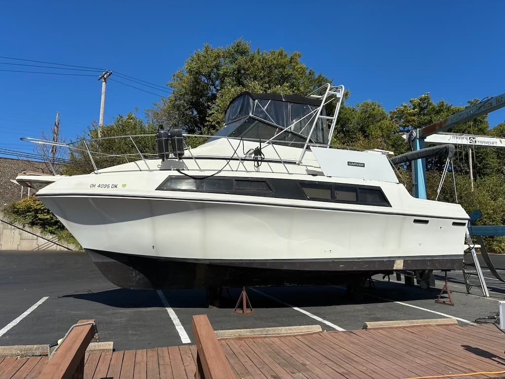 1987 Carver 32 Mariner separate shower stall