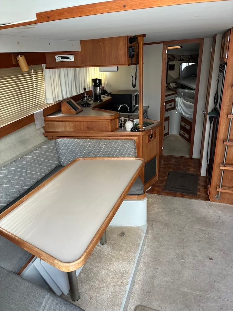1987 Carver 32 Mariner forward berth