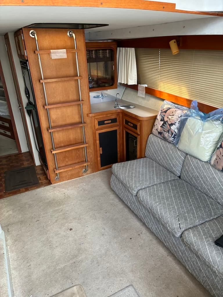1987 Carver 32 Mariner radar arch and deck hardware