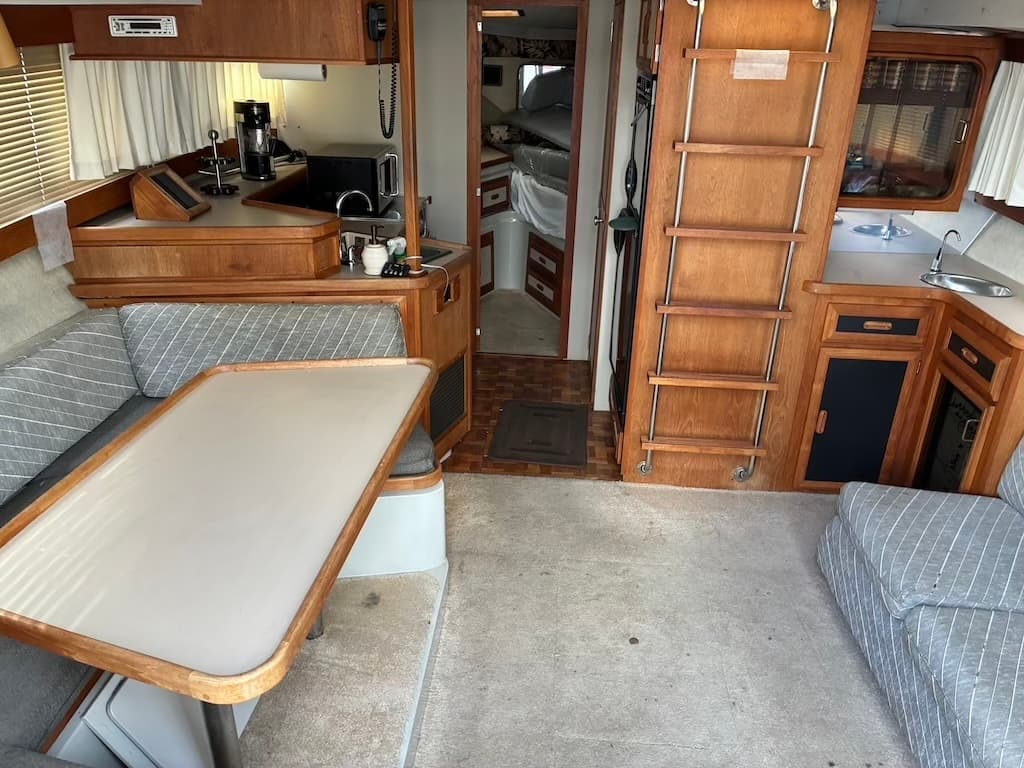 1987 Carver 32 Mariner bow pulpit with anchor davit