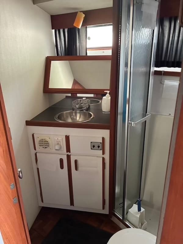 1987 Carver 32 Mariner trim tabs and running gear