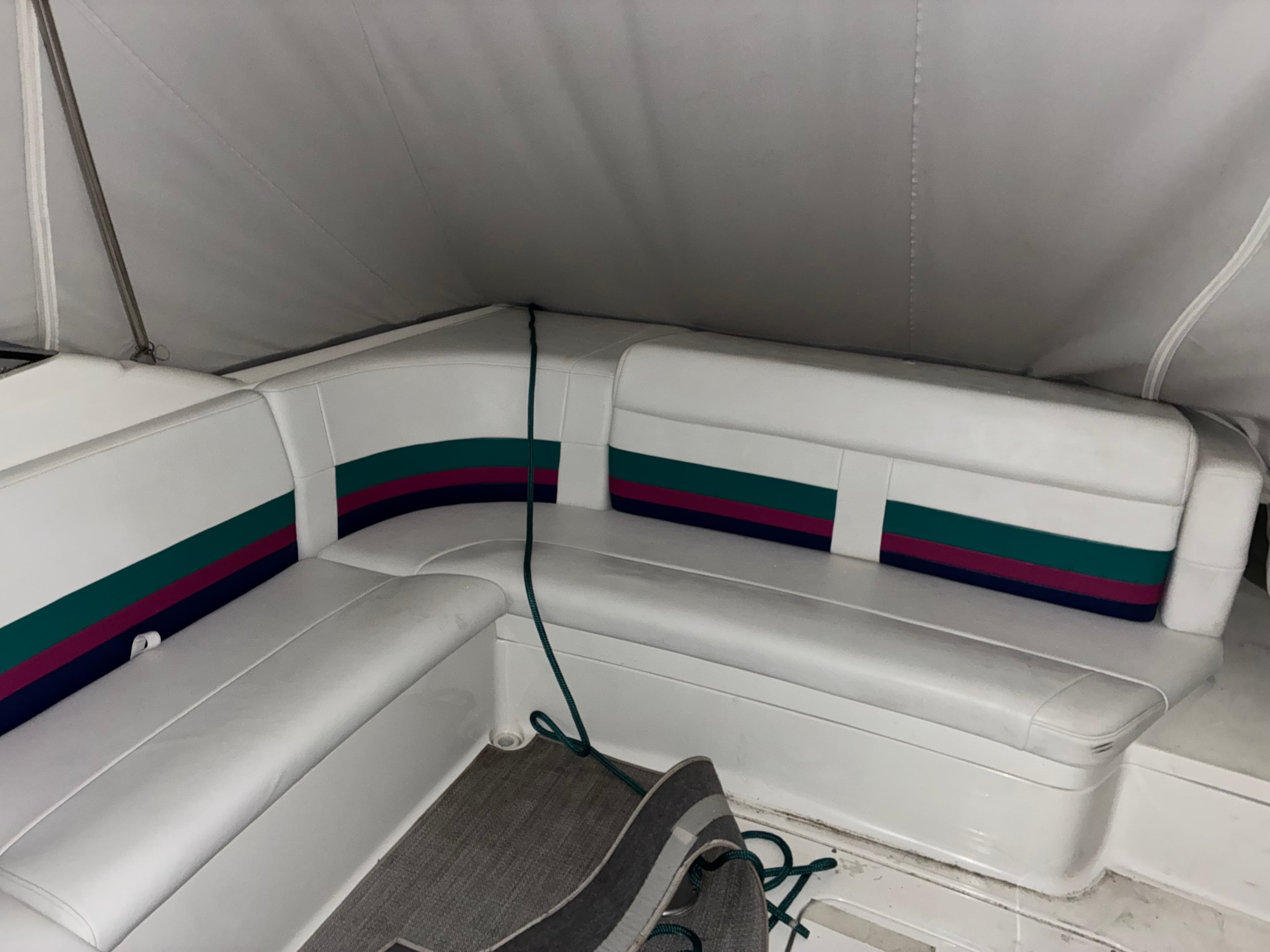 1998 Formula 330 SS cabin interior with air conditioning and Fusion Bluetooth stereo
