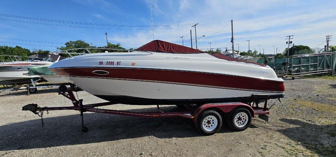 1996 Four Winns Sundowner 225 cockpit and helm area, freshwater Lake Erie boat