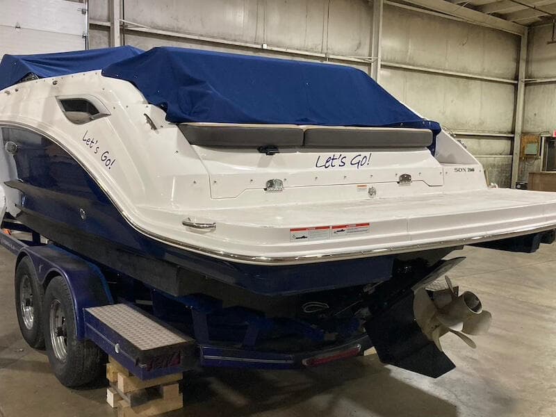 2022 Sea Ray 250 Bow Rider bow seating area in excellent condition