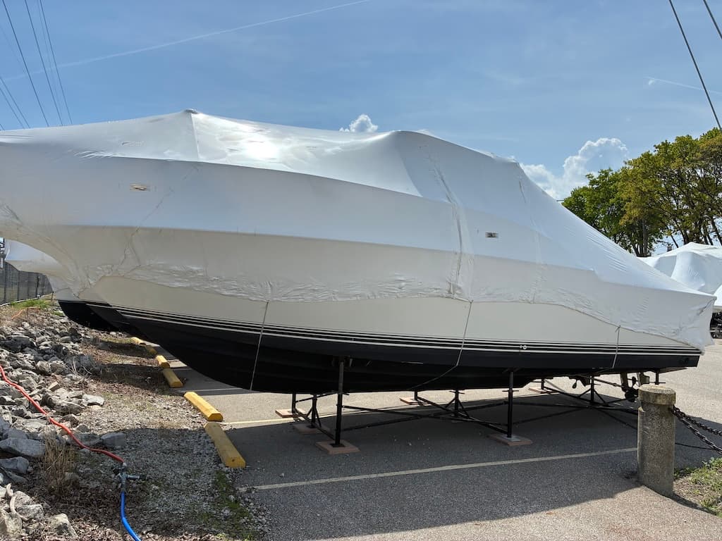 1989 Tiara 3300 Sport Flybridge exterior profile