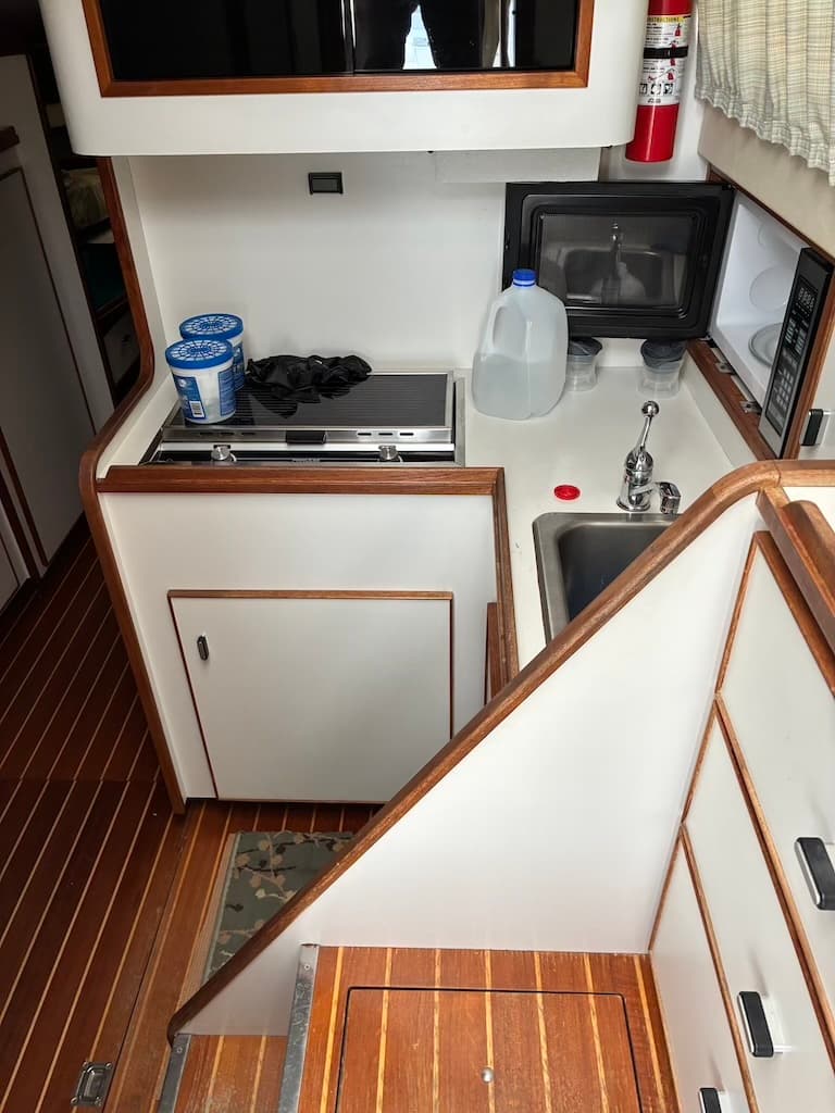 1989 Tiara 3300 Sport Flybridge galley