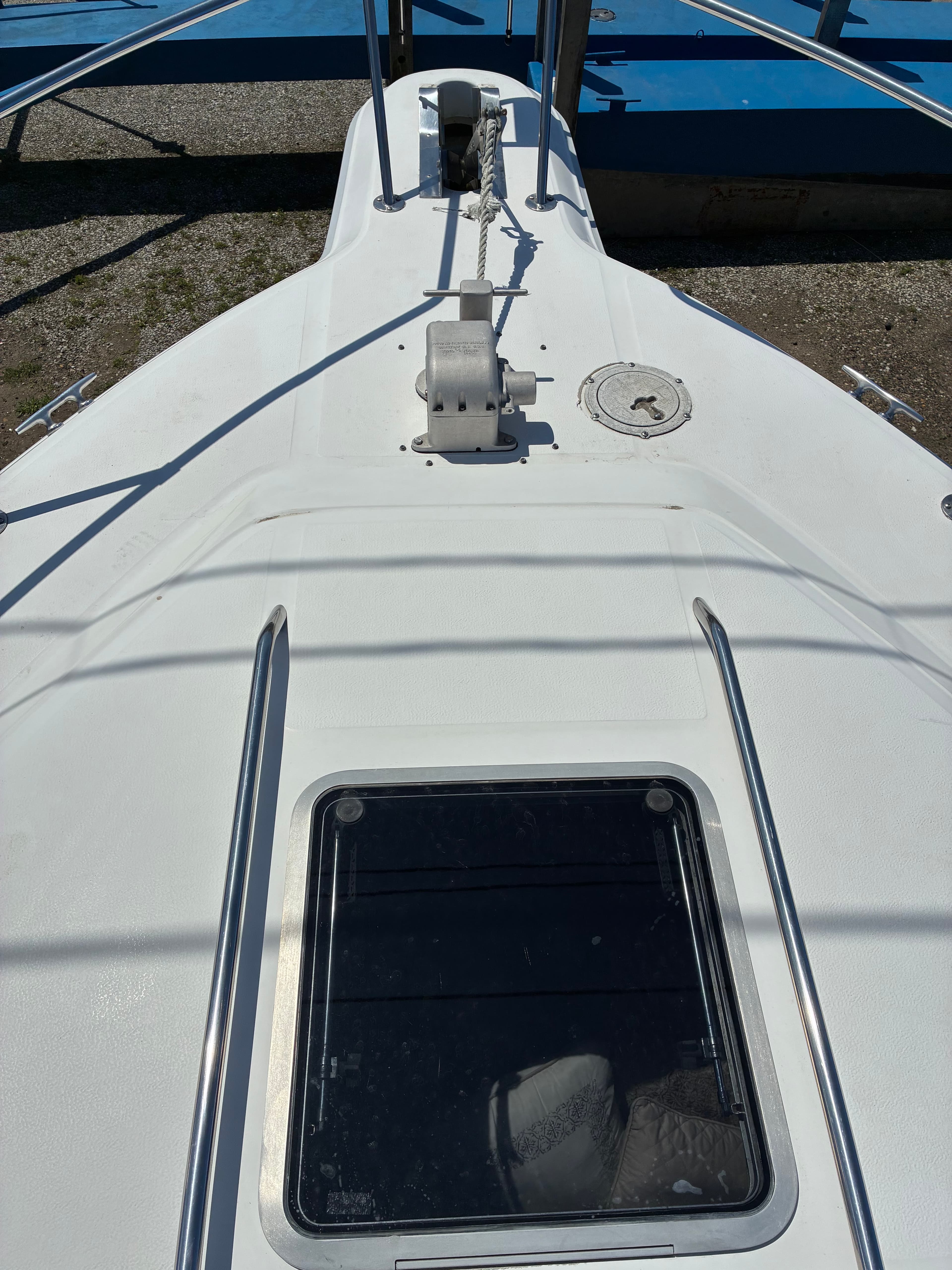 1990 Sea Ray 350 Express Cruiser bow with anchor windlass and forward hatch
