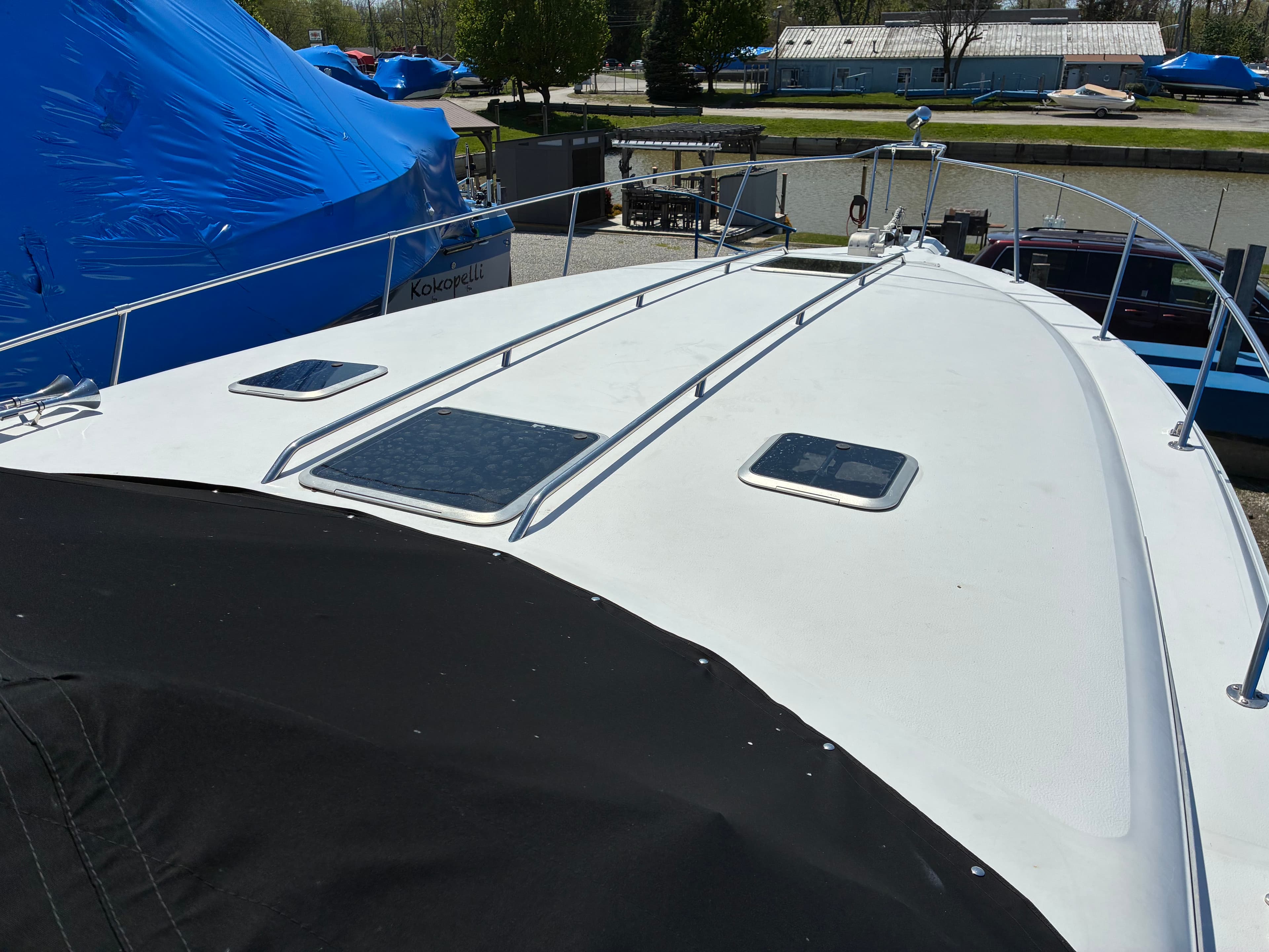 1990 Sea Ray 350 Express Cruiser foredeck with cabin hatches