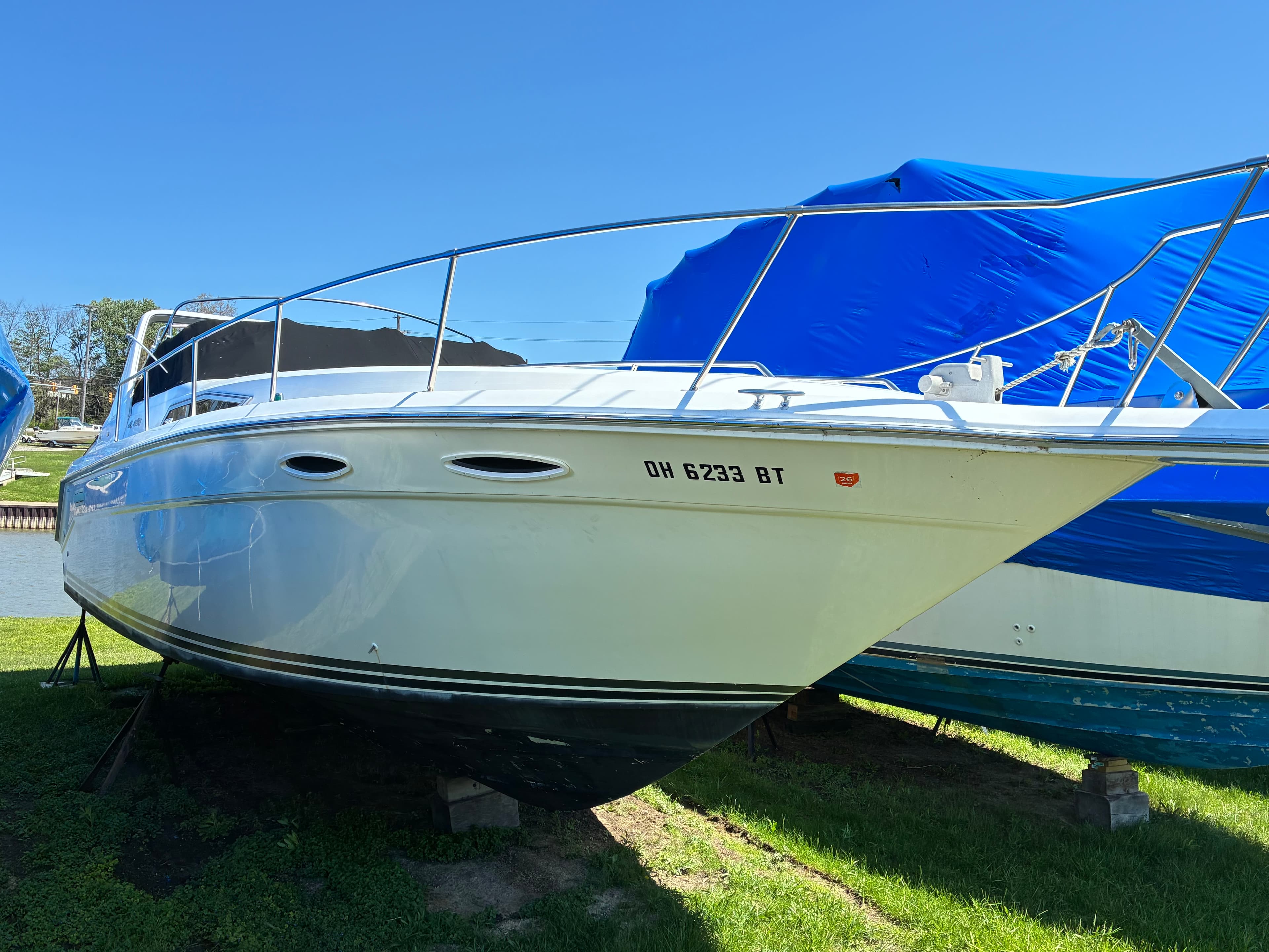 1990 Sea Ray 350 Express Cruiser port quarter view