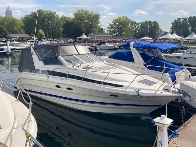 1994 Bayliner 3055 starboard profile at Whiskey Island Marina in Cleveland on Lake Erie