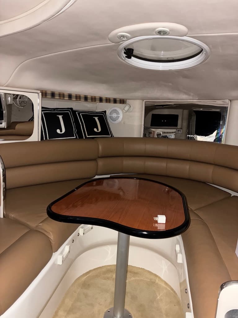 2004 Monterey 302 Cruiser stern with swim platform