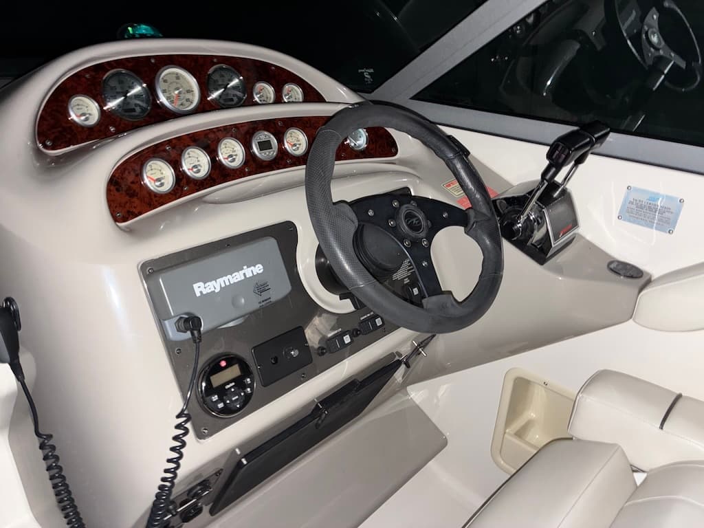 2004 Monterey 302 Cruiser head