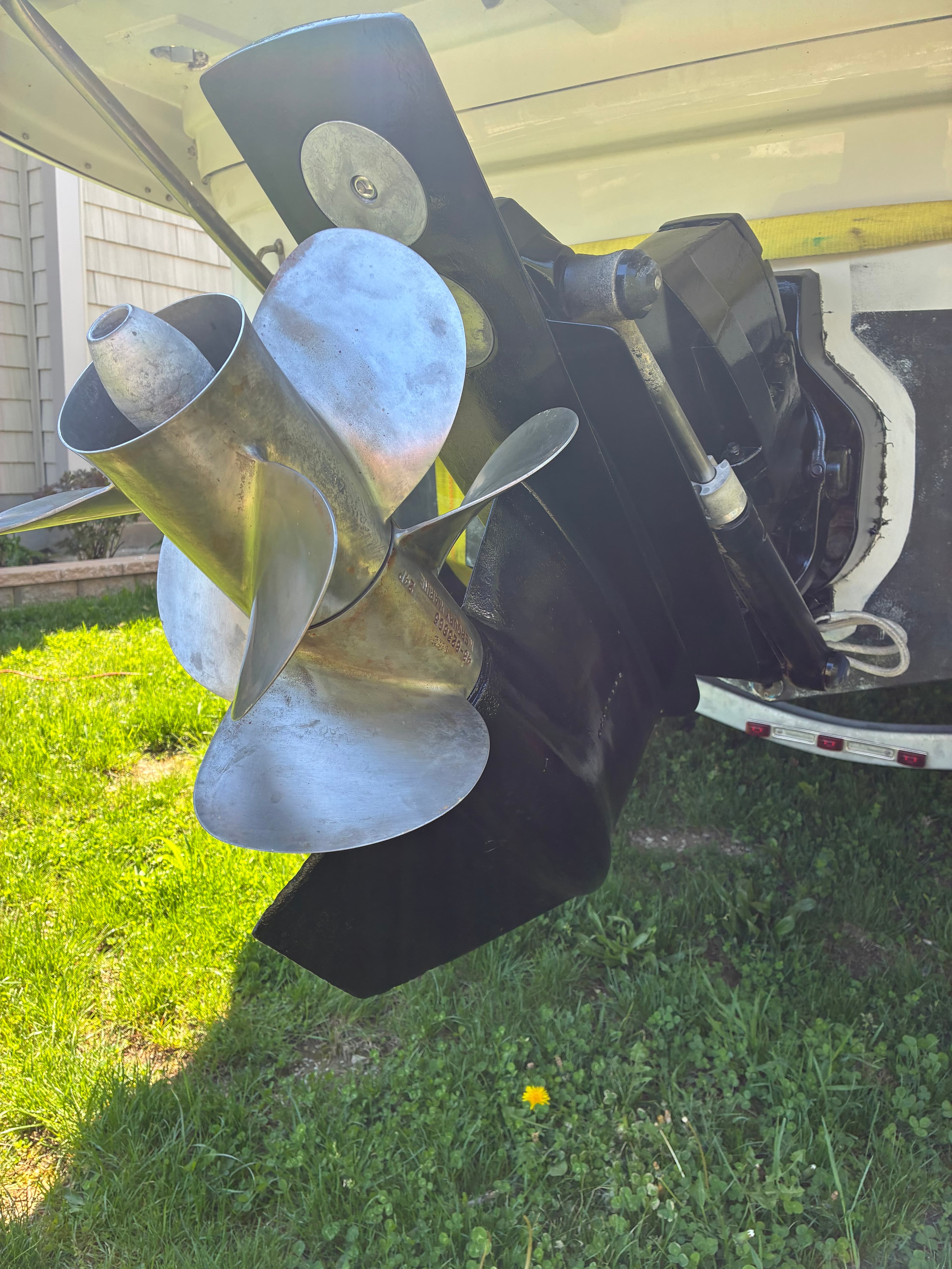 2005 Crownline 270CR Bravo Three dual prop closeup
