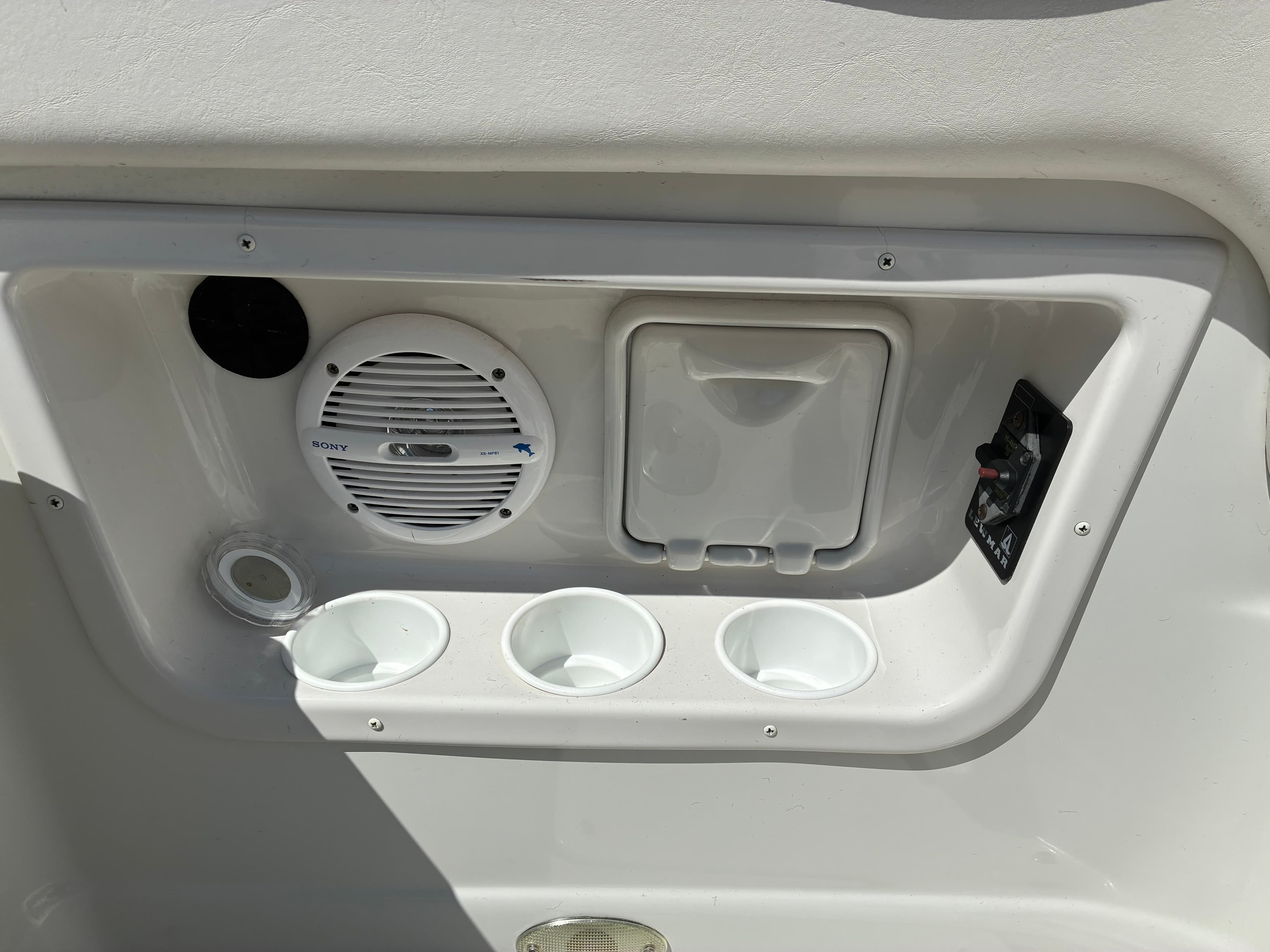 2005 Crownline 270CR cockpit Sony speaker and transom shower compartment