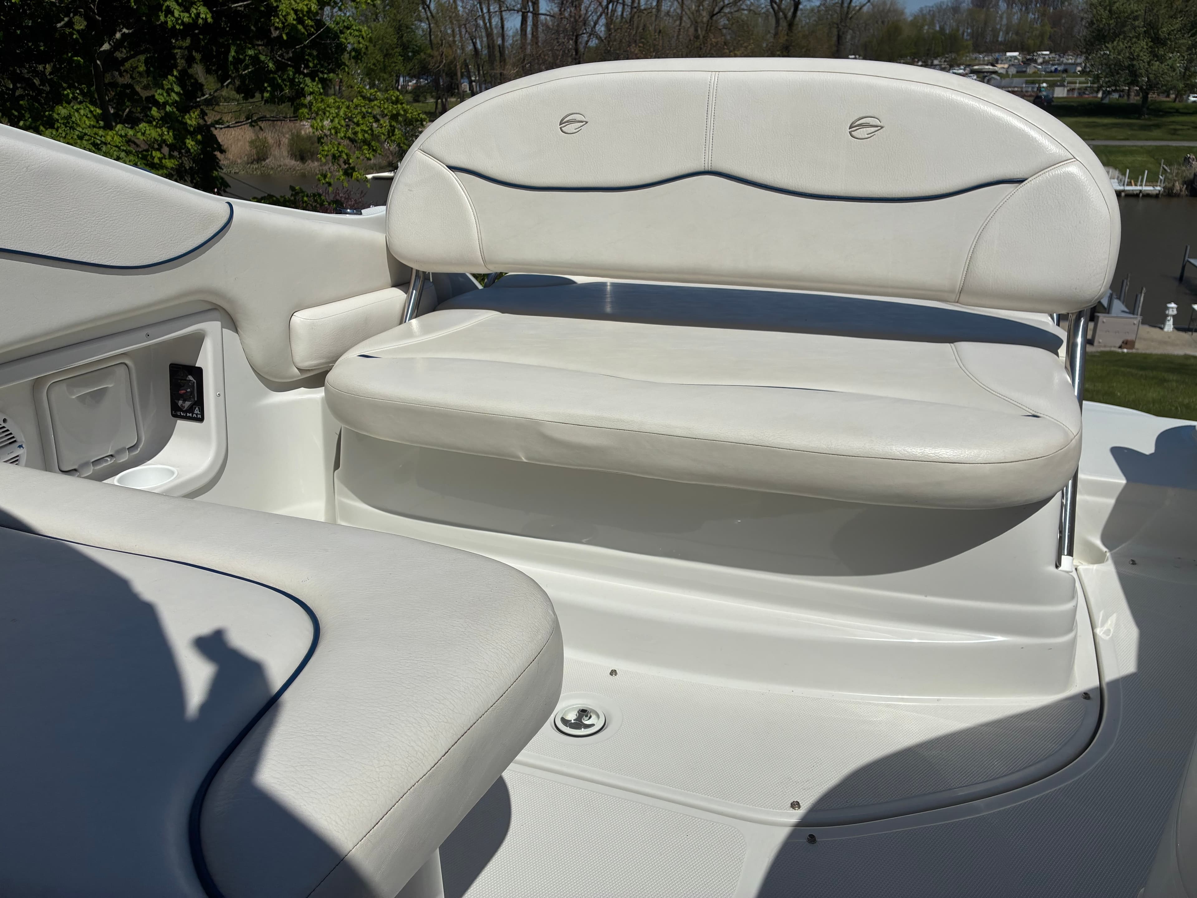 2005 Crownline 270CR convertible aft lounge