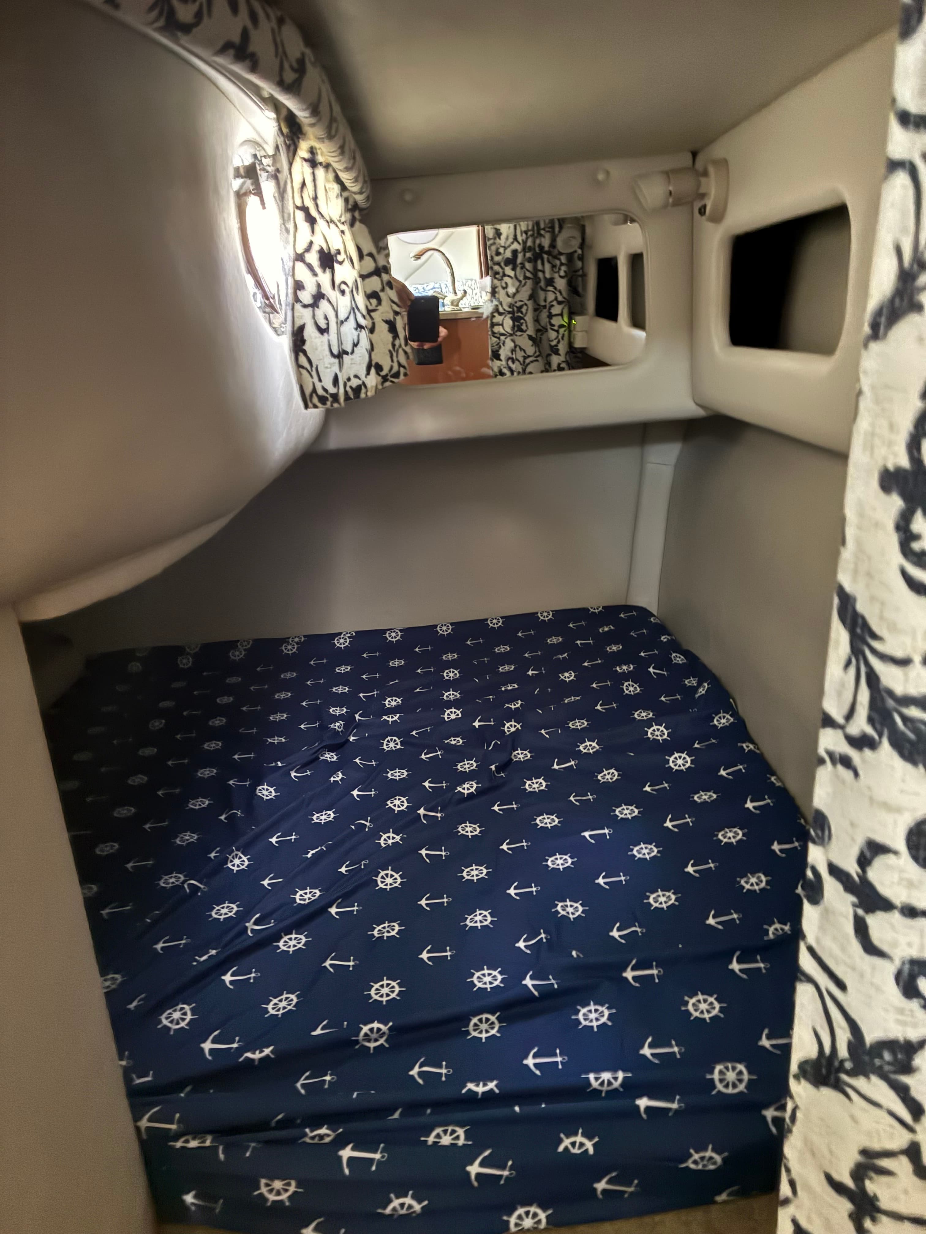 2005 Crownline 270CR V-berth with anchor pattern bedding