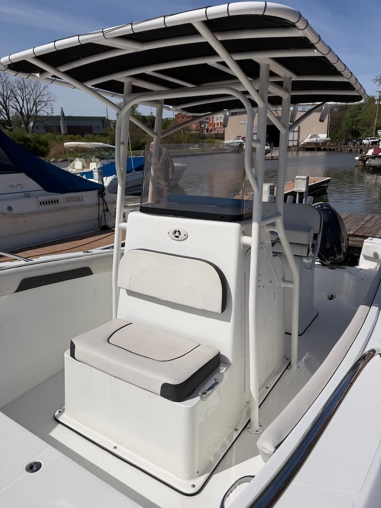 2017 Clearwater 2300 Center Console bow with forward storage and livewell